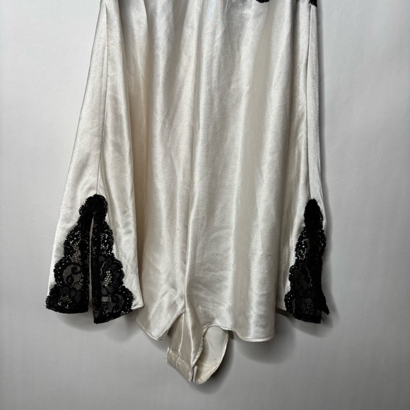 Victoria's Secret V-Neck Lace Satin Teddy size Small - Picture 3 of 13